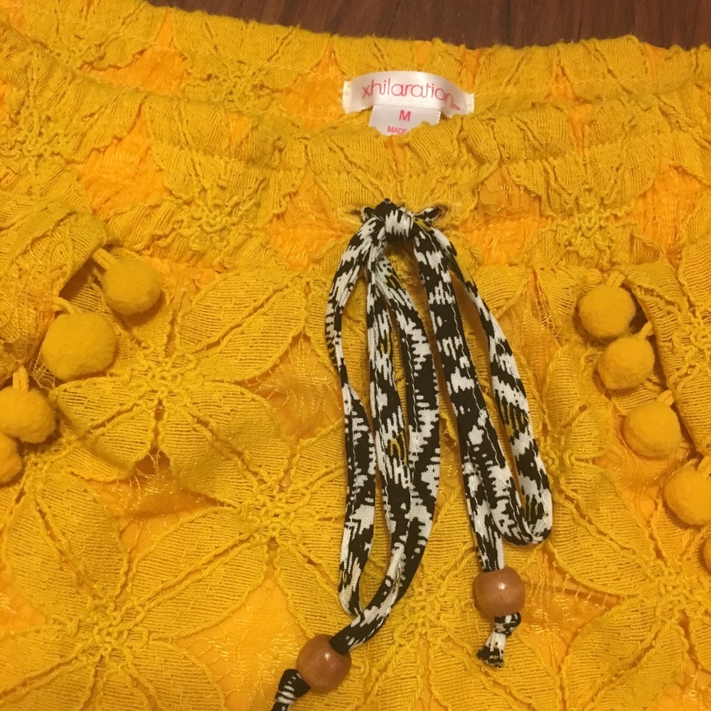 Golden yellow shorts - Picture 2 of 3